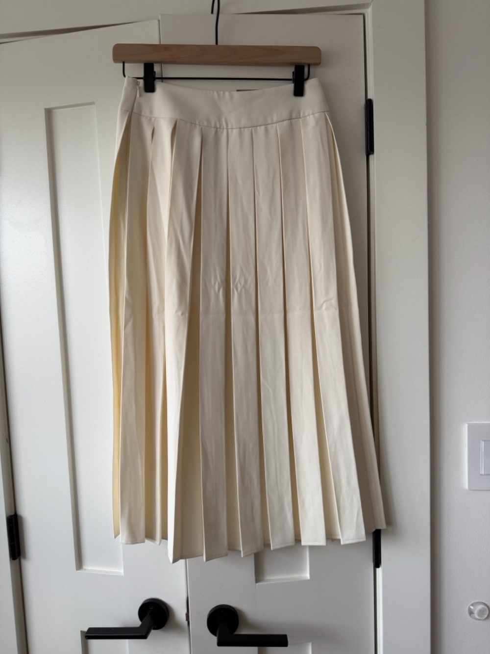MESHKI Sunny Pleated Skirt Ivory Size S NWT - Picture 2 of 4